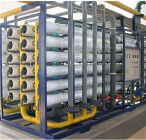 ¿Cómo se limpia el sistema RO con productos químicos?